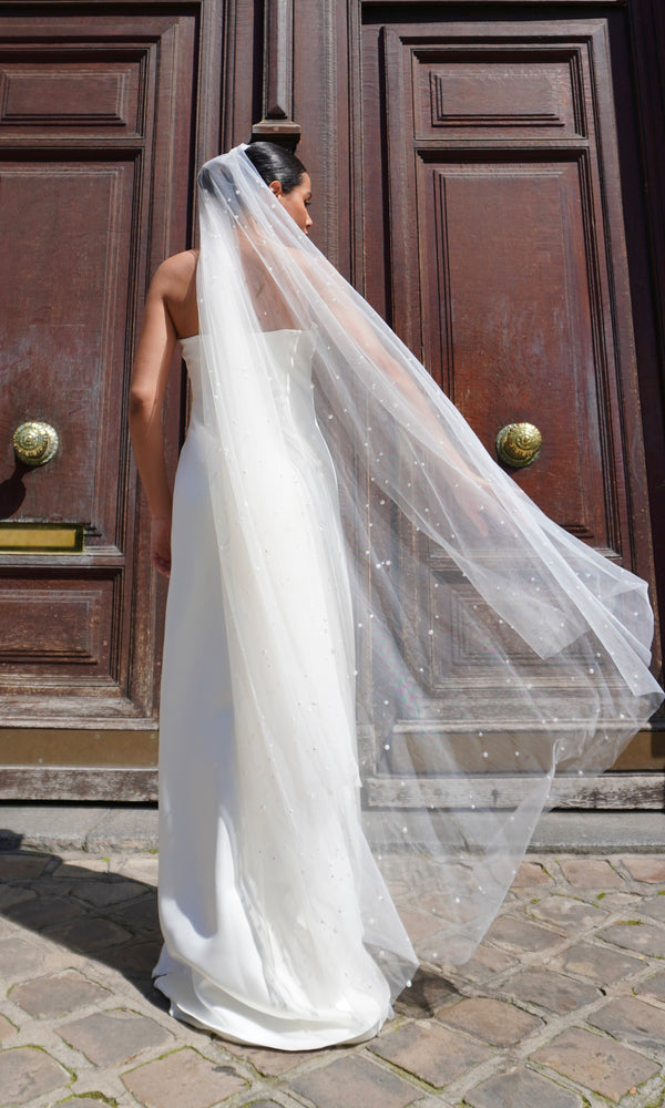 Pearlescent elegance veil